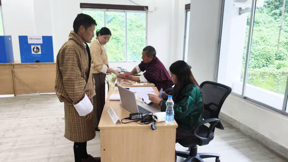 Phuentsholing chooses Deepen Ghallay as Thrompon, but half the electorate stays away