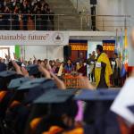 མི་དབང་མཆོག་གིས་ མཐོ་རིམ་ཤེས་ཚད་མཐར་འཁྱོལ་གྱི་ མཛད་སྒོ་ཐེངས་༡༦ པའི་ནང་ དབུ་བཞུགས།