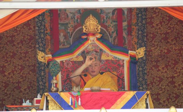 གནམ་ལོ་འབྲུག་ལོ་ལུ་ འབྲུག་མི་དད་ཅན་ཚུ་གིས་ དབང་ལུང་ཁྲིད་༣ ཞུ་ནིའི་གོ་སྐབས་ཐོབ་ཡོད་པའི་ ལོ་རྒྱུས་བཅུད་བསྡུས།