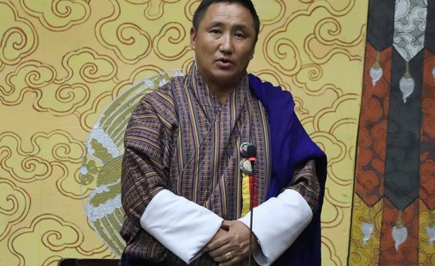 ཁྲིམས་འདུན་གྱིས་ འབྲུག་རྒྱང་བསྒྲགས་ལས་འཛིན་གྱི་ བཀོད་ཁྱབ་གཙོ་འཛིན་ ཕྱིར་བཏོན་བཏང་མི་དེ་ ཁྲིམས་མཐུན་ཨིན་པའི་ ངོས་འཛིན།