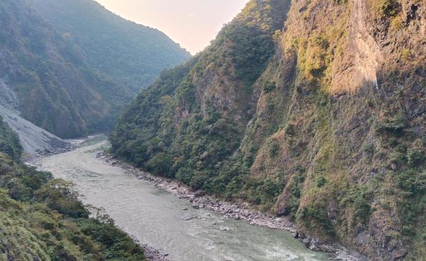 དངུལ་ཀྲམ་ཐེར་འབུམ་༣༠༧.༢ འབད་མི་ ཀུར་རི་གོང་རི་ གློག་མེ་ལས་་འགུལ་ བསྐྱར་ཞིབ་འབད་དོ་ཡོདཔ།