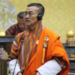 ཁྲལ་གྱི་དཔྱད་ཡིག་གསརཔ་ལུ་བརྟེན་ གཞུང་ལུ་ དངུལ་ཀྲམ་ཐེར་འབུམ་༥.༥༧ གྱོང་རྒུད་།