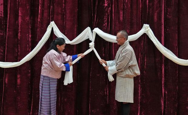 ཞི་གཡོགཔ་ལེགས་སྒྱུར་འབད་དོན་ལུ་ ཚོང་སྒྱུར་གྱི་མནོ་ལུགས་དེ་ ལྟ་བ་ངོ་བ་ལུ་གཞི་བཀོད།