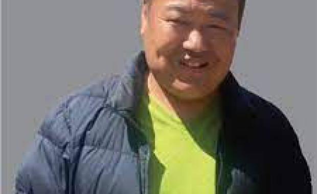 མངོན་མཐོ་ཁྲིམས་འདུན་གྱིས་ ཕ་ཇོ་དངོས་གྲུབ་ལུ་ ཉེས་འགེལ་གྱི་ ཉེས་འཛུགས་གནད་དོན་༢༧༥ འི་ཐོག་ལུ་ བཙོན་ཁྲིམས་བཀལ་ཡོདཔ།
