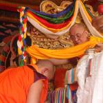 བླམ་ཚེ་རིང་དབང་འདུས་ལུ་ གཞུང་འབྲེལ་ཐོག་ལས་ ངོ་སྦྱོར་ཡི་གུ་གནང་ཡོདཔ།