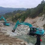 ཕོངས་མེད་གཡུས་སྒོའི་ནང་ གནམ་བྱཱར་གྱི་ཆརཔ་གིས་ གནོད་པ་རྐྱབ་དོ་ཡོདཔ།