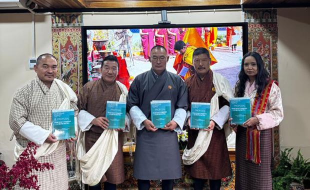 སྒེར་སྡེ་གིས་ འཆར་གཞི་༡༣ པའི་ནང་ འགན་ཁུར་སྒྲིང་སྒྲི་འཚོལ་ཞིབ།