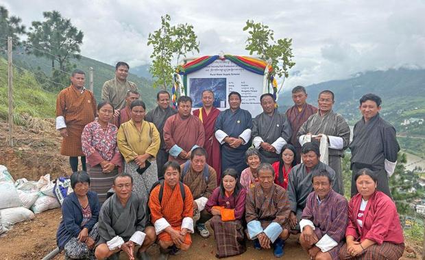 ཆུ་བྱ་ཕོཝ་དཀརཔོ་ཉམས་སྲུང་ལས་འགུལ་གྱིས་ གྲོང་གསེབ་ནང་ གཙང་སྦྲ་ཅན་གྱི་འཐུང་ཆུ་ ལྷོད་ཚུགས་ཡོདཔ།