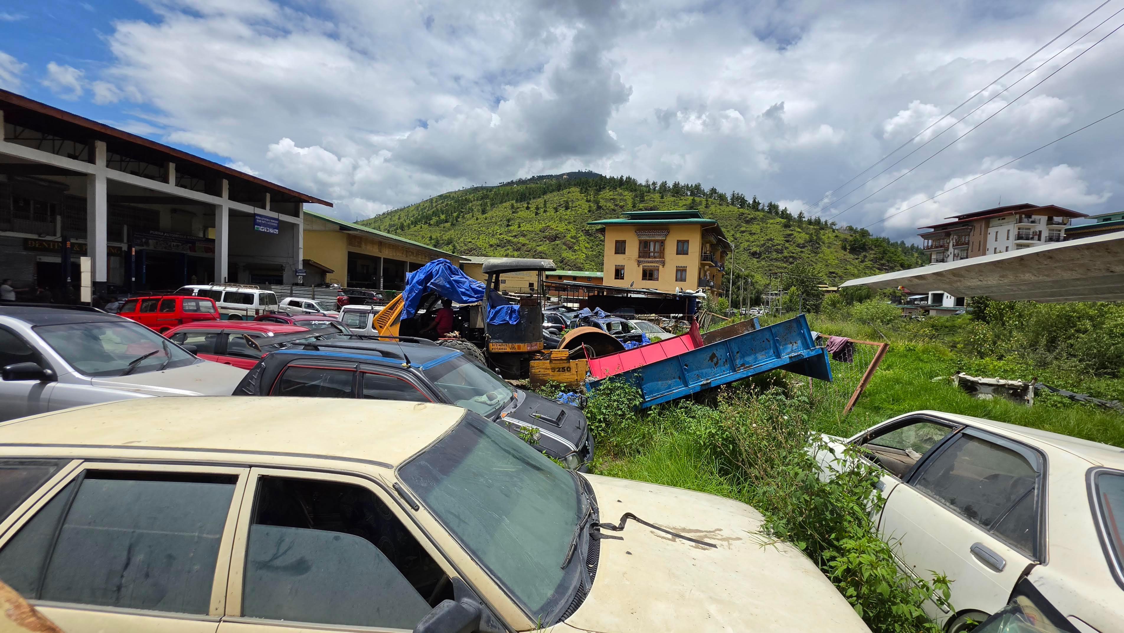 Thimphu Thromde issues ultimatum to Olakha workshop owners: Clear illegal structures or face demolition
